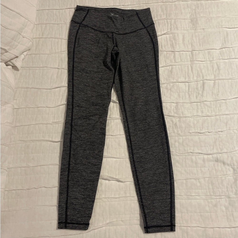 Old Navy women’s activewear leggings